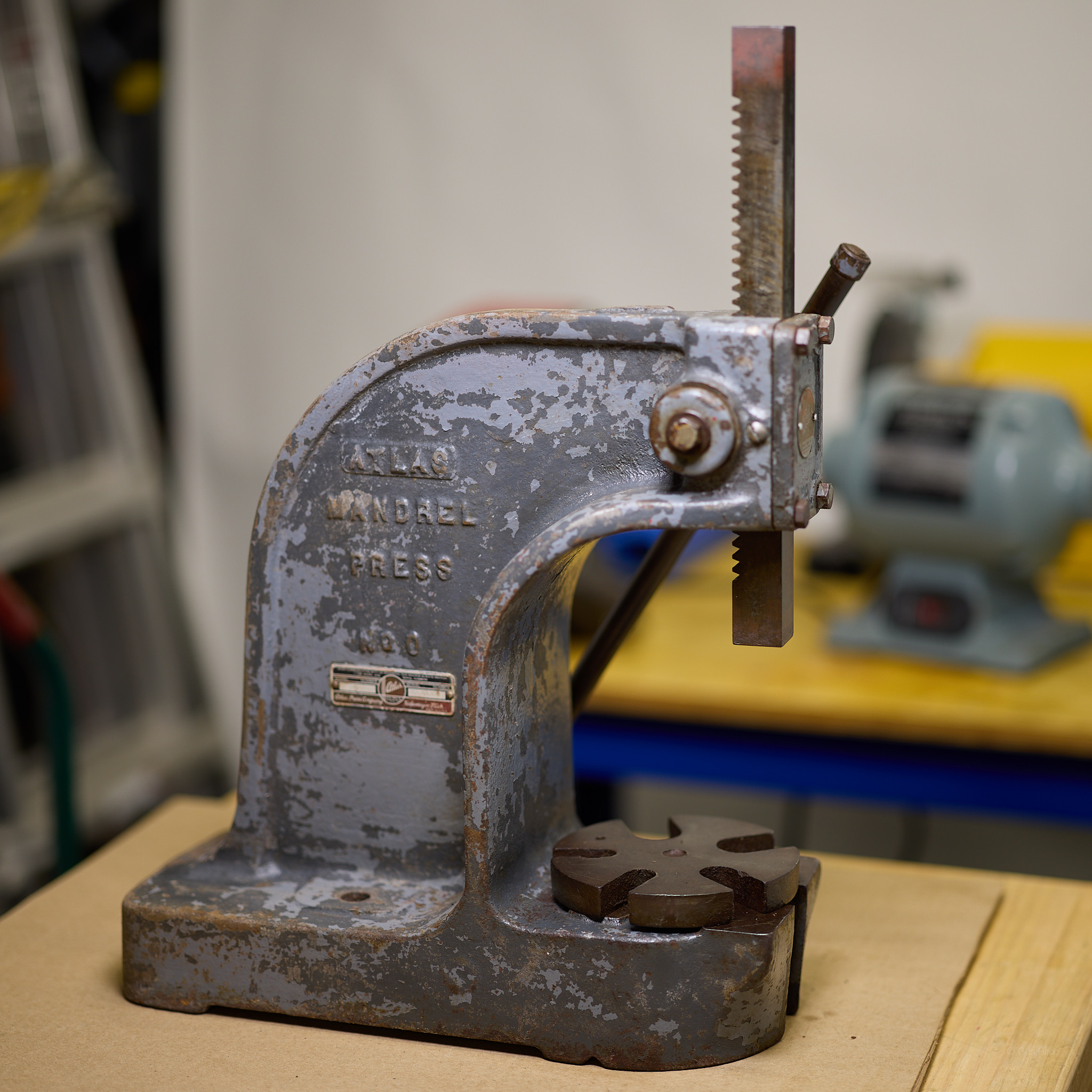 Atlas press - side view